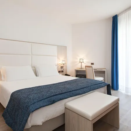 Regent's 4*