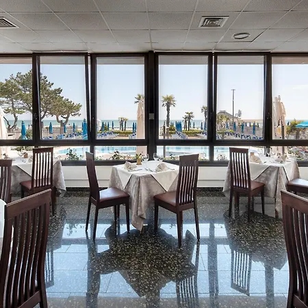 Отель Regent's Лидо-ди-Езоло